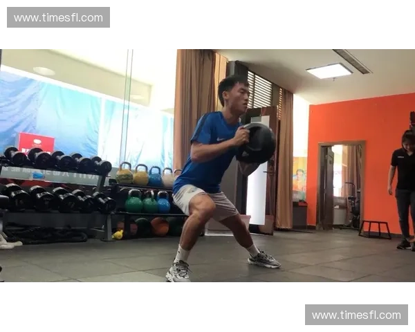 职业运动员成长路径解析：从训练到转型的全方位发展探索